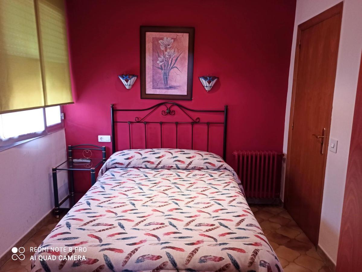 Fabero Pension La Parada מראה חיצוני תמונה