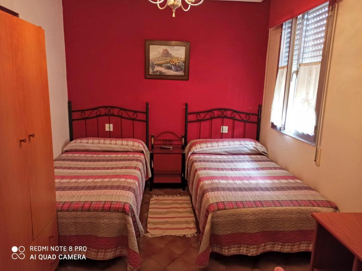 Fabero Pension La Parada מראה חיצוני תמונה