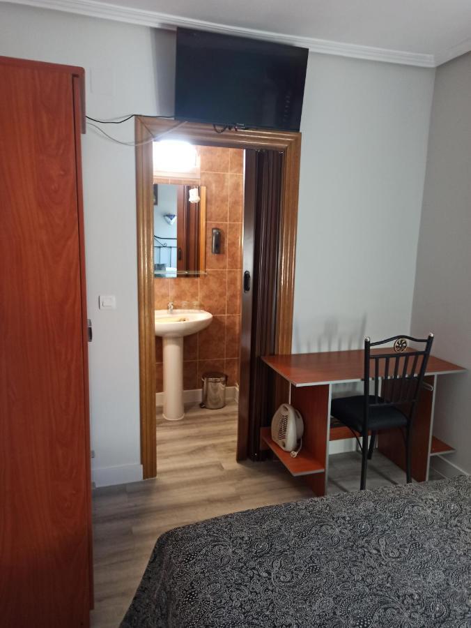 Fabero Pension La Parada מראה חיצוני תמונה