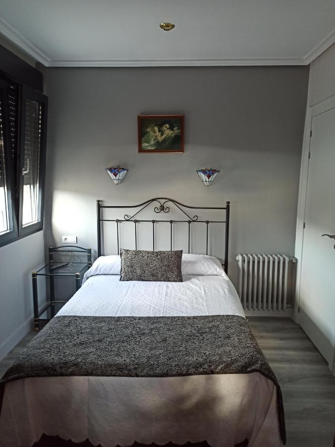 Fabero Pension La Parada מראה חיצוני תמונה